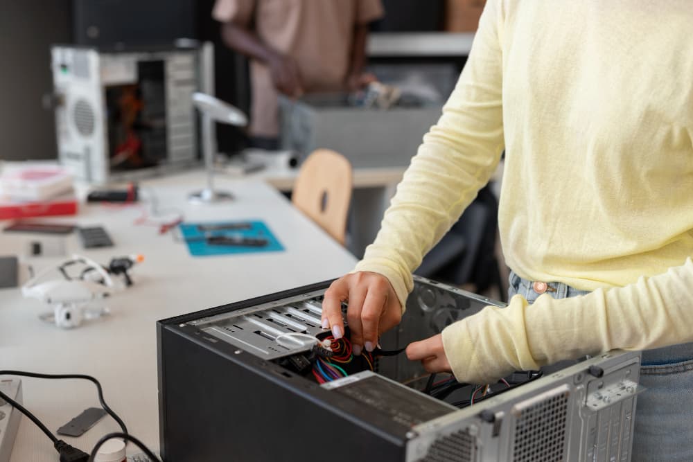 Hardware Firewall vs Software Firewall: Which Is Better? (Key Differences)